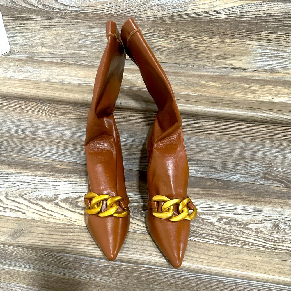 NWT Stylish soft leather ankle boots with chain accent